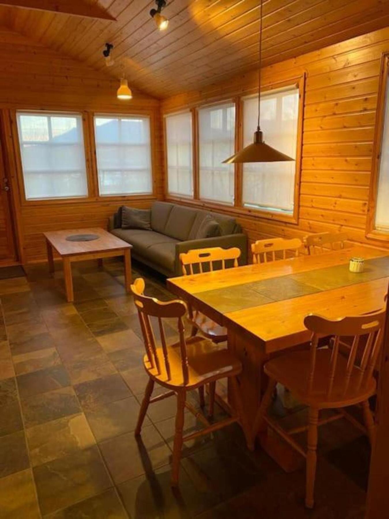 Cozy 2 Bedroom Cottage With Hot Tub Akureyri Buitenkant foto
