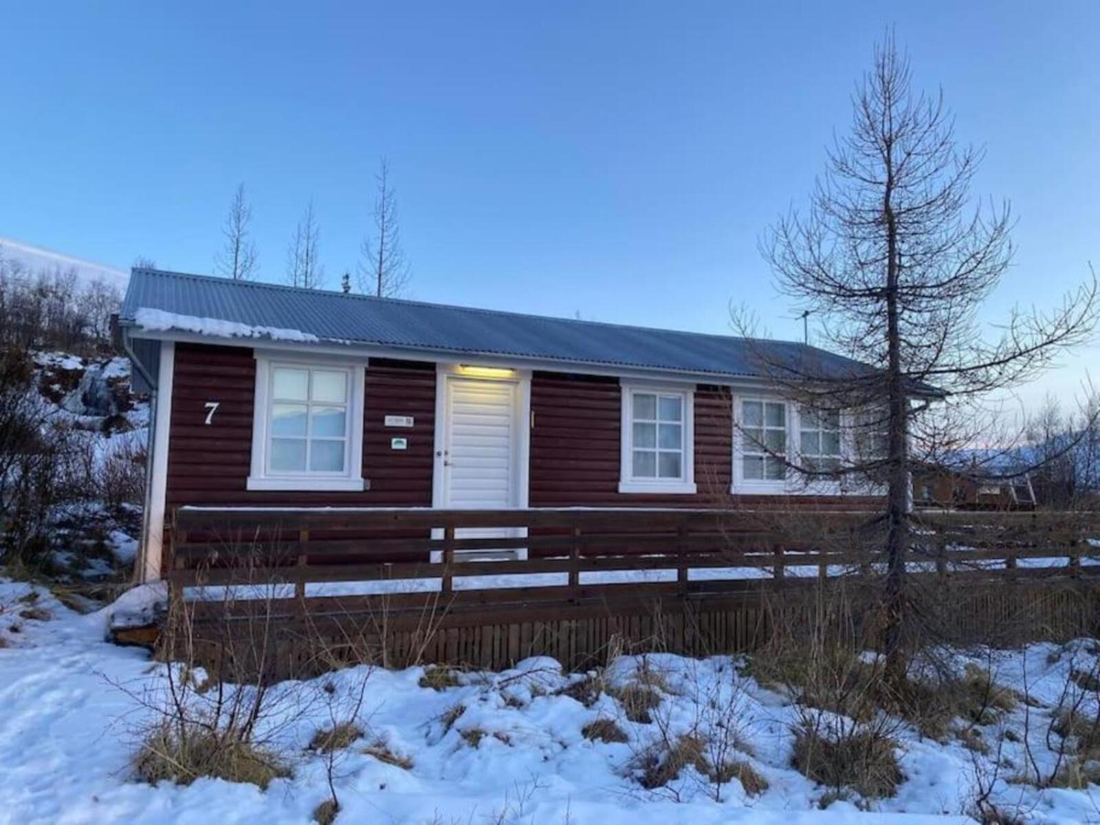 Cozy 2 Bedroom Cottage With Hot Tub Akureyri Buitenkant foto