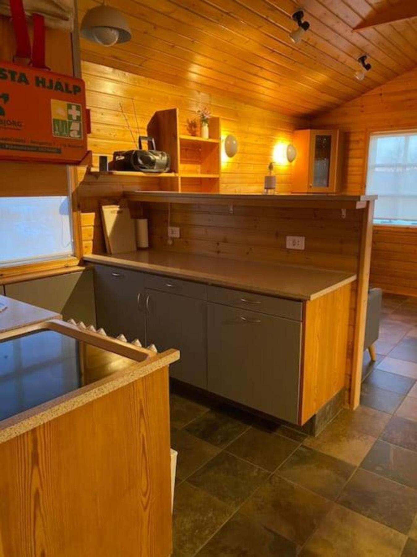 Cozy 2 Bedroom Cottage With Hot Tub Akureyri Buitenkant foto