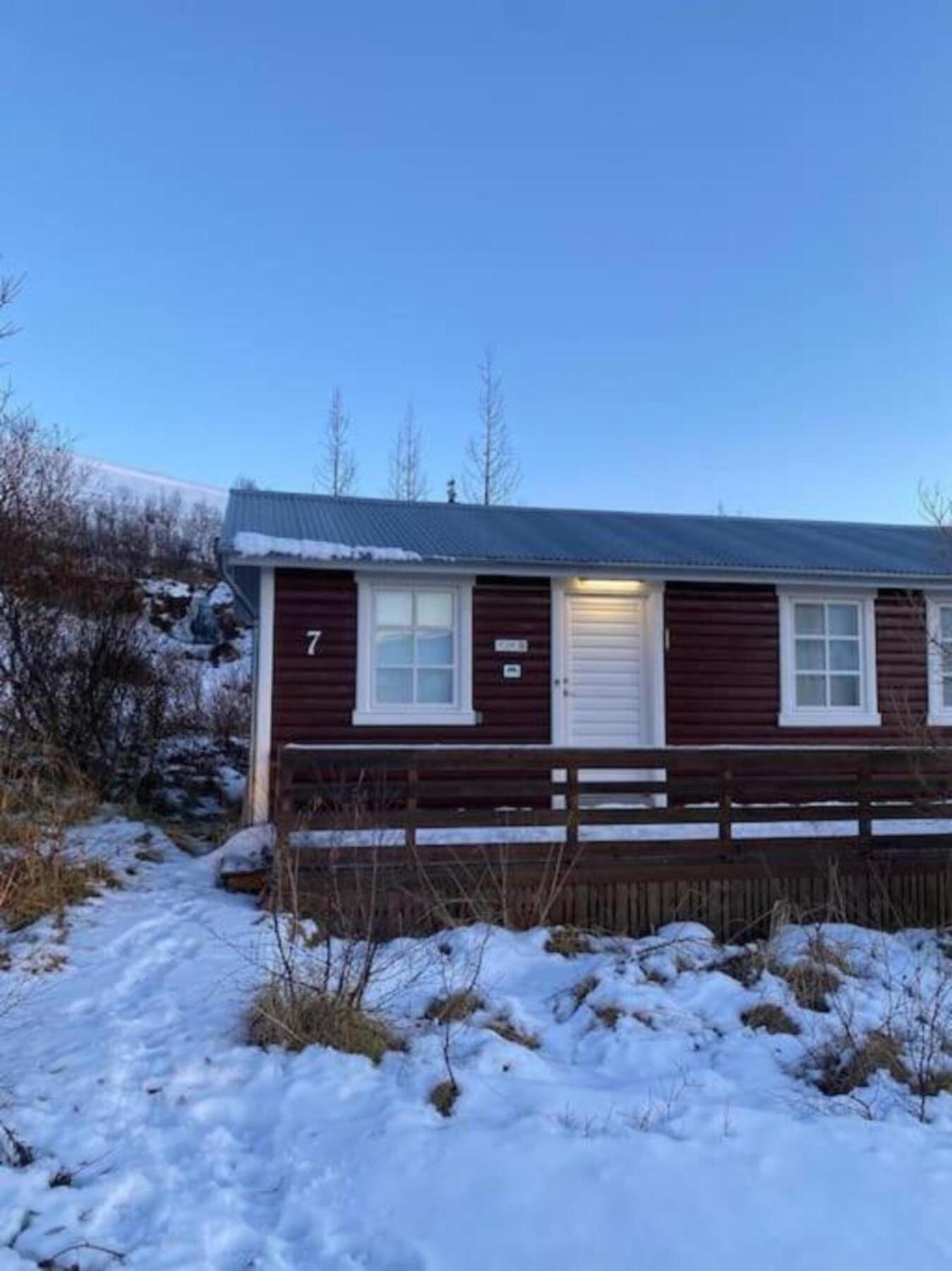 Cozy 2 Bedroom Cottage With Hot Tub Akureyri Buitenkant foto