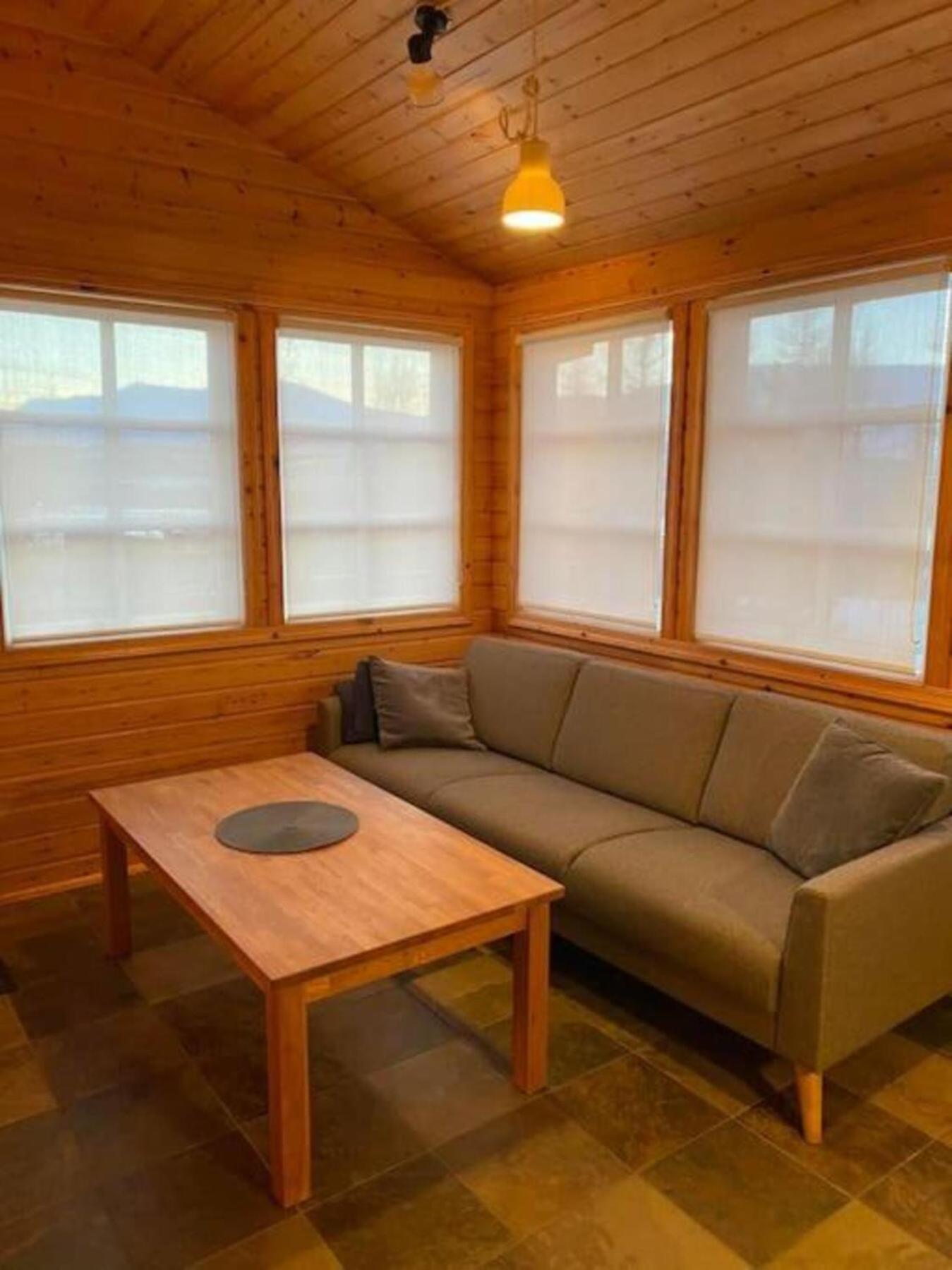 Cozy 2 Bedroom Cottage With Hot Tub Akureyri Buitenkant foto